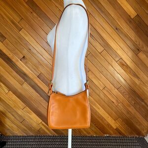 Vintage Leather Ergo Style Zip Bag